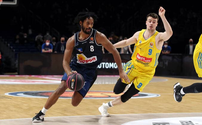 Terrell Harris, Jonas Mattissek Action Game Scene Duel Sports Basketball BBL Cup Top Four Mens Final Season 2021 2022 20 02 2022 Alba Berlin vs HAKRO Merlins Crailsheim