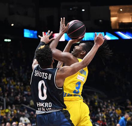Basketball, Men, 2021 2022 season, MagentaSport BBL Cup, Top Four Final , Hakro Merlins Crailsheim Alba Berlin, v l T J Shorts Hakro Merlins Crailsheim , Jaleen Smith Alba Berlin , 20 02 2022, Copyright: xSebastianxRäppold MatthiasxKochx