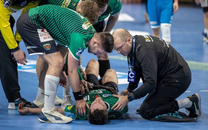 Berlin, 20 02 2022, Handball Bundesliga, Fuechse Berlin TVB Stuttgart, 21 matchday, Max Schmeling Halle Berlins Hans Lindberg lies injured on the ground Fuechse Berlin TVB Stuttgart