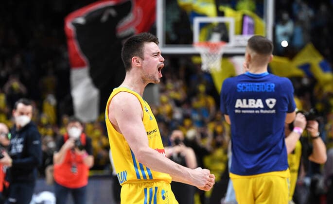 Basketball, men, season 2021 2022, MagentaSport BBL Cup, Top Four Final , Hakro Merlins Crailsheim Alba Berlin, Jonas Mattisseck Alba Berlin , cheering after the end of the game, 20 02 2022, Copyright: xSebastianxRäppold MatthiasxKochx