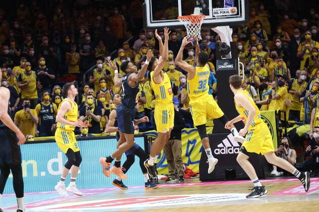 DEU, TOP4, Cup, ALBA vs Crailsheim, 20 02 2022, Mercedes Benz Arena, Berlin, DEU, TOP4, Cup, ALBA vs Crailsheim, in picture Johannes Thiemann ALBA Berlin 32 , Maodo Lo ALBA Berlin 0 , Richmond Aririguzoh Crailsheim 34 nordphotoxGmbHx xEngler nph00076