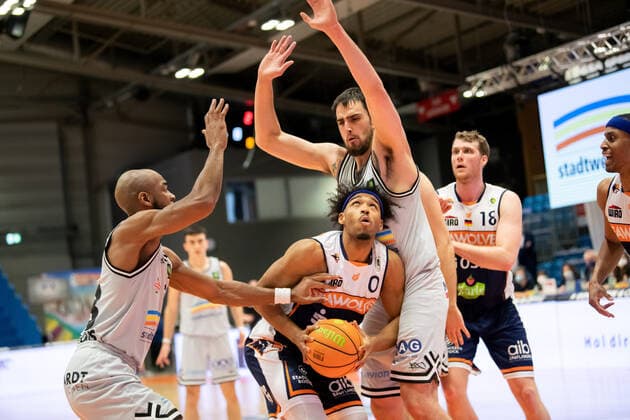 BARMER 2 Basketball Bundesliga ProA Season 2021 2022 Matchday 26 on 20 2 22 Medipolis SC Jena vs Rostock Seawolves center on the ball Robert Albert Montgomery JR Rostock against left Brandon Thomas Jena and right Alex Herrera Jena Sparkassen Arena