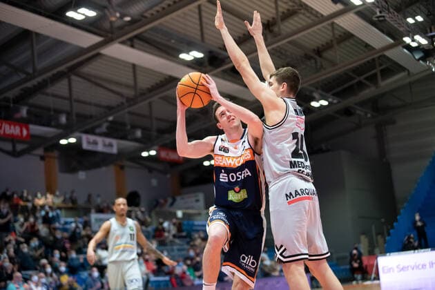 BARMER 2 Basketball Bundesliga ProA season 2021 2022 Matchday 26 on 20 2 22 Medipolis SC Jena vs Rostock Seawolves v li Tyler Nelson Rostock at the basket against Lorenz Bank Jena Sparkassen Arena