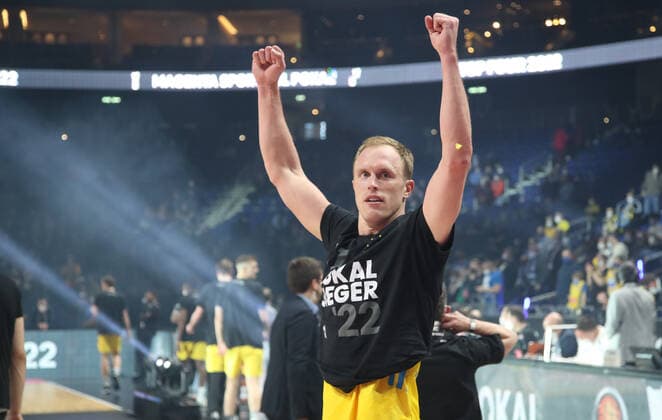 Luke Sikma cup winner jubilant joy emotion jubilation sport basketball BBL cup top four men final season 2021 2022 20 02 2022 Alba Berlin vs HAKRO Merlins Crailsheim