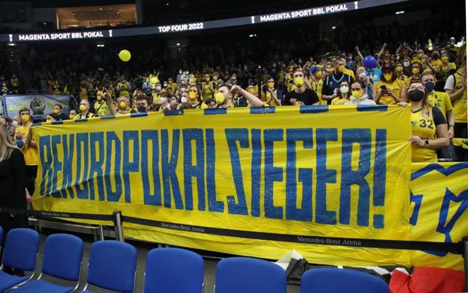 Alba fans celebrate their team record cup winner sports basketball BBL Cup Top Four mens final season 2021 2022 20 02 2022 Alba Berlin vs HAKRO Merlins Crailsheim
