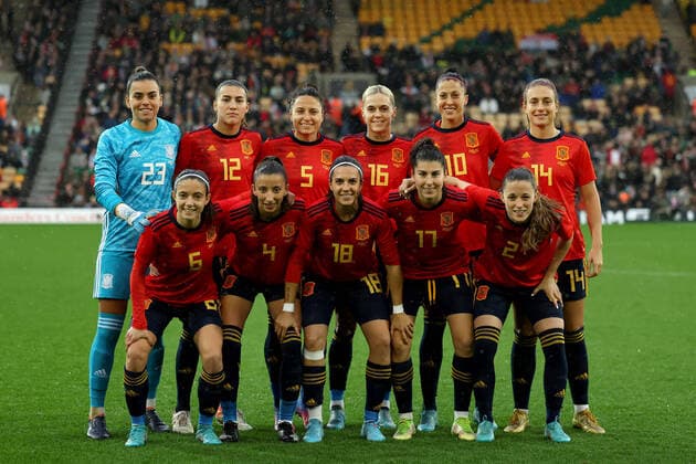 20th February 2022 ; Carrow Road, Norwich, Norforlk, England; Arnold Clark Womens International football England v Spain: The Spanish team line up, Mannschaftsbild, Totale photo  ActionPlus12365936 ShaunxBrooks