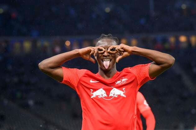 Amadou Haidara RB Leipzig, 08 , Goal celebration after his goal to 1 5, Goal, GER, Hertha BSC vs RB Leipzig, Football, Bundesliga, 23 Spieltag, Spielzeit 2021 2022, 20 02 2022, DFL REGULATES PROHIBIT ANY USE OF PHOTOGRAPHS AS IMAGE SEQUENCES AND OR QUASI VIDEO, 20 02 2022, GER, Hertha BSC vs RB Leipzig, Football, Bundesliga, 23 Spieltag, Spielzeit 2021 2022, 20 02 2022 Berlin Copyright: xUwexKoch Eibner-Pressefotox EP_EER