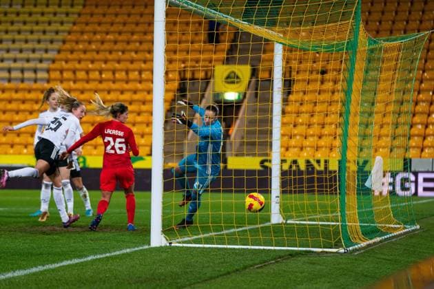 Norwich, England, February 20th Ann-Katrin Berger (21 Germany) is unable to save Vanessa Gilles (24 Canada) header (1-0) during the Arnold Clark Cup game between Canada and Germany at Carrow Road in Norwich, England Sam Mallia SPP Canada v Germany - Arnold Clark Cup - Carrow Road 
