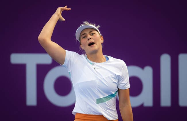 February 20, 2022, DOHA, QATAR: Marta Kostyuk of Ukraine in action during the first round at the 2022 Qatar TotalEnergies Open 2022 WTA, Tennis Damen 1000 tennis tournament DOHA QATAR - ZUMAa181 20220220_zaa_a181_145 Copyright: xRobxPrangex