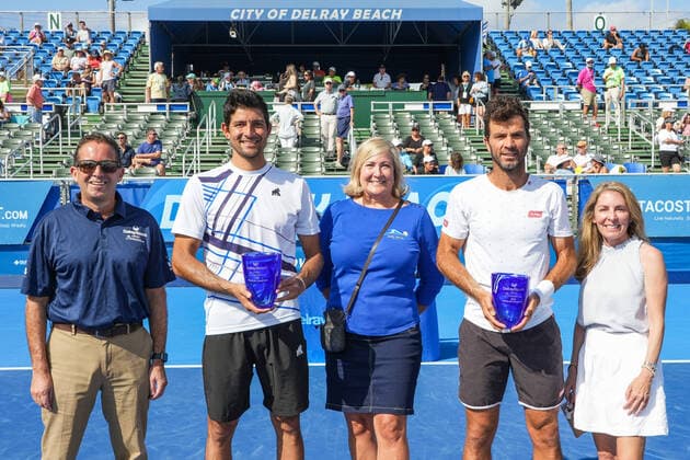 February 20, 2022, Delray Beach, Florida, United States: February, 20 - Delray Beach: Marcelo Arevalo(ESP) Jean-Julien Rojer(NED) pose with the Champions trophy after defeating Aleksandr Nedovyesov(KAZ) Aisam-Ul-Haq Qureshi(PAK) 62 67(5) 10-4 during the 2022 Delray Beach Open by Vitacost Doubles Championship. Delray Beach United States - ZUMApa3_ 0151547941st Copyright: xAndrewxPatronx