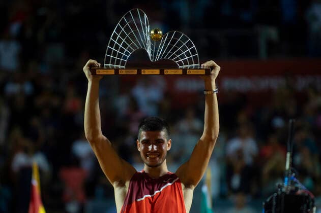Rio Open 2022 RIO DE JANEIRO, RJ - 20.02.2022: RIO OPEN 2022 - Carlos Alcaraz (ESP) receives the champion& 39;s cup at the Guga Kuerten court, of the Rio Open 2022, held at the Jockey Club Brasileiro, which takes place from February 12 to 20, this Sunday (20), in Rio de Janeiro, RJ. (Photo: Celso Pupo Fotoarena) x2172743x  CelsoxPupo