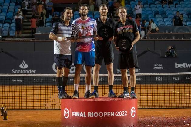 Rio Open 2022 RIO DE JANEIRO, RJ - 20.02.2022: RIO OPEN 2022 - Simone Bolelli (ITA) and Fabio Fognini ITA receives the doubles champion cup on the Guga Kuerten court, of the Rio Open 2022, held at the Jockey Club Brasileiro, which takes place from February 12 to 20, this Sunday (20), in Rio de Janeiro. January, RJ. (Photo: Celso Pupo Fotoarena) x2172856x  CelsoxPupo