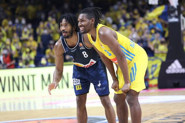 DEU, TOP4, Cup, ALBA vs Crailsheim, 20 02 2022, Mercedes Benz Arena, Berlin, DEU, TOP4, Cup, ALBA vs Crailsheim, in picture Jaleen Smith ALBA Berlin 3 , Terrell Harris Crailsheim 8 nordphotoxGmbHx xEngler nph00076