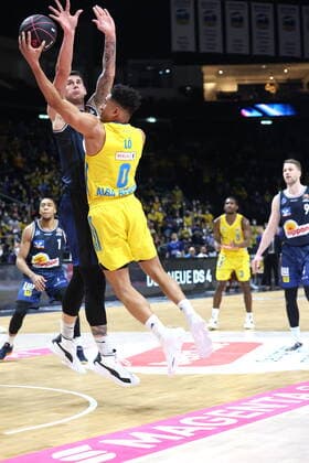 DEU, TOP4, Cup, ALBA vs Crailsheim, 20 02 2022, Mercedes Benz Arena, Berlin, DEU, TOP4, Cup, ALBA vs Crailsheim, in picture Maodo Lo ALBA Berlin 0 , Lammers ALBA Berlin 55 , Bogdan Radosavljevic Crailsheim 15 nordphotoxGmbHx xEngler nph00076