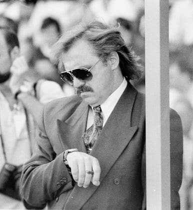 Hansa Rostock Eintracht Frankfurt 2 1 16 05 1992 coach Dragoslav Stepanovic looks at the clock with cigar and sunglasses HM