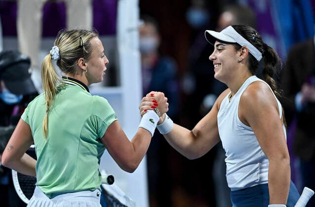 (220222) -- DOHA, Feb. 22, 2022 -- Anett Kontaveit (L) of Estonia shakes hands with Ana Konjuh of Croatia after during the round of 32 of WTA, Tennis Damen Qatar Open tennis tournament match at the Khalifa International Tennis Complex in Doha, capital of Qatar, on Feb. 21, 2022. (Photo by Nikku Xinhua) (SP)QATAR-DOHA-TENNIS-WTA QATAR OPEN yangyuanyong 