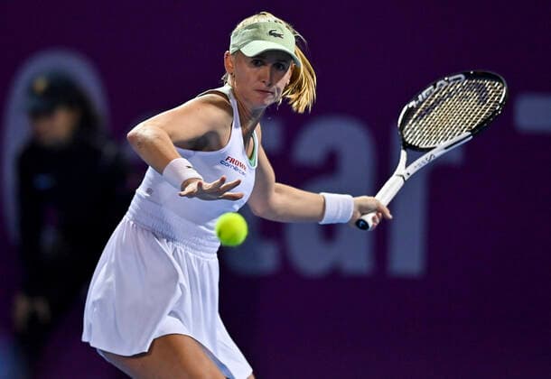 (220222) -- DOHA, Feb. 22, 2022 -- Jil Teichmann of Switzerland hits a return during the first round of WTA, Tennis Damen Qatar Open tennis tournament match against Angelique Kerber of Germany at the Khalifa International Tennis Complex in Doha, capital of Qatar, on Feb. 21, 2022. (Photo by Nikku Xinhua) (SP)QATAR-DOHA-TENNIS-WTA QATAR OPEN yangyuanyong 