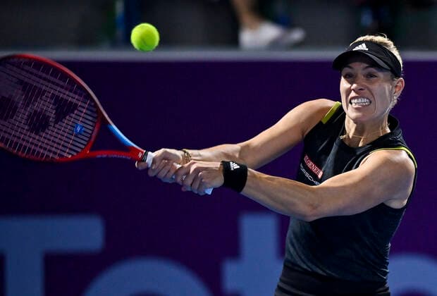(220222) -- DOHA, Feb. 22, 2022 -- Angelique Kerber of Germany hits a return during the first round of WTA, Tennis Damen Qatar Open tennis tournament match against Jil Teichmann of Switzerland at the Khalifa International Tennis Complex in Doha, capital of Qatar, on Feb. 21, 2022. (Photo by Nikku Xinhua) (SP)QATAR-DOHA-TENNIS-WTA QATAR OPEN yangyuanyong 
