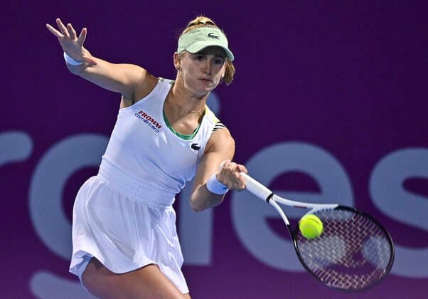 (220222) -- DOHA, Feb. 22, 2022 -- Jil Teichmann of Switzerland hits a return during the first round of WTA, Tennis Damen Qatar Open tennis tournament match against Angelique Kerber of Germany at the Khalifa International Tennis Complex in Doha, capital of Qatar, on Feb. 21, 2022. (Photo by Nikku Xinhua) (SP)QATAR-DOHA-TENNIS-WTA QATAR OPEN yangyuanyong 