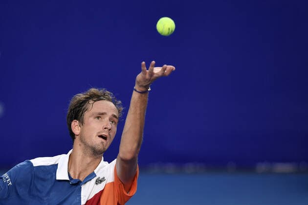 (220223) -- ACAPULCO, Feb. 23, 2022 -- Daniil Medvedev of Russia serves during the men s singles first round match against Benoit Paire of France at the 2022 ATP, Tennis Herren Mexican Open tennis tournament in Acapulco, Mexico, Feb. 22, 2022. ) (SP)MEXICO-ACAPULCO-TENNIS-ATP-MEXICAN OPEN-FIRST ROUND XinxYuewei 