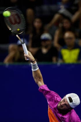 (220223) -- ACAPULCO, Feb. 23, 2022 -- Tommy Paul of the United States serves during the men s singles first round match against Matteo Berrettini of Italy at the 2022 ATP, Tennis Herren Mexican Open tennis tournament in Acapulco, Mexico, Feb. 22, 2022. (Photo by Francisco Canedo Xinhua) (SP)MEXICO-ACAPULCO-TENNIS-ATP-MEXICAN OPEN-FIRST ROUND XinxYuewei 