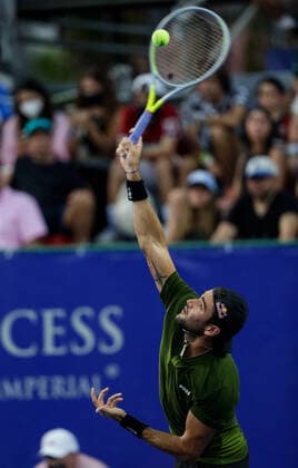 (220223) -- ACAPULCO, Feb. 23, 2022 -- Matteo Berrettini of Italy serves during the men s singles first round match against Tommy Paul of the United States at the 2022 ATP, Tennis Herren Mexican Open tennis tournament in Acapulco, Mexico, Feb. 22, 2022. (Photo by Francisco Canedo Xinhua) (SP)MEXICO-ACAPULCO-TENNIS-ATP-MEXICAN OPEN-FIRST ROUND XinxYuewei 