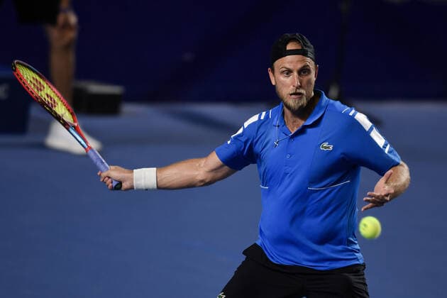(220223) -- ACAPULCO, Feb. 23, 2022 -- Denis Kudla of the United States hits a return during the men s singles first round match against Rafael Nadal of Spain at the 2022 ATP, Tennis Herren Mexican Open tennis tournament in Acapulco, Mexico, Feb. 22, 2022. ) (SP)MEXICO-ACAPULCO-TENNIS-ATP-MEXICAN OPEN-FIRST ROUND XinxYuewei 