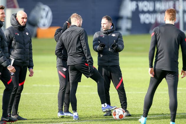 RB Leipzig training 23 02 2022 Leipzig, 23 02 2022, RB Leipzig training center, Football, 1 Bundesliga , RB Leipzig final training before the UEFA Europa League match against Real Sociedad San Sebastian , In picture f l Emil Forsberg, Konrad Laimer and coach Domenico Tedesco ,
