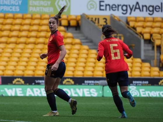 Wolverhampton, England, February Players celebrate after Alexia Putellas (14 Spain) scores the first goal during the Arnold Clark football match between Spain and Canada at Molineux Stadium in Wolverhampton, England Natalie Mincher SPP Spain v Canada - Arnold Clark Cup - Molineux Stadium 