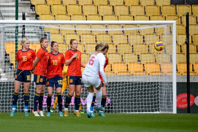 Spain Women v Canada Women Arnold Clark Cup Janine Beckie of Canada Women strikes a free kick during the Arnold Clark Cup match at Molineux, Wolverhampton Content Not Available For UK Newspapers Copyright: xWaynexTuckwellx FIL-16571-0015