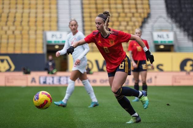 Wolverhampton, England, February Athenea Del Castillo (8 Spain) on the ball during the Arnold Clark football match between Spain and Canada at Molineux Stadium in Wolverhampton, England Natalie Mincher SPP Spain v Canada - Arnold Clark Cup - Molineux Stadium 