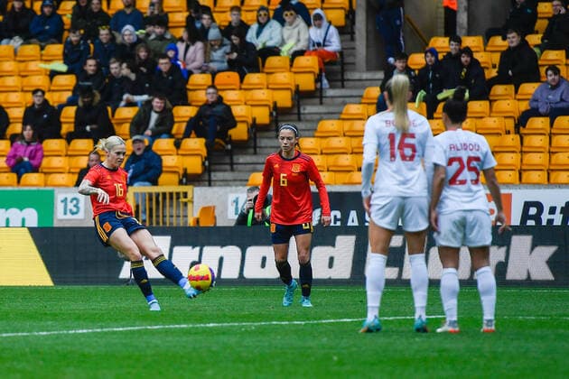 Spain Women v Canada Women Arnold Clark Cup Maria Pilar Leon Cebrian of Spain Women whips in a freekick during the Arnold Clark Cup match at Molineux, Wolverhampton Content Not Available For UK Newspapers Copyright: xWaynexTuckwellx FIL-16571-0042