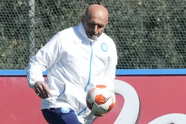NAPLES, ITALY - FEBRUARY 23: Luciano Spalletti coach of Napoli during a training session before the UEFA Europa League match against FC Barcelona, Barca on February 23, 2022 in Napoli, Italy. Copyright: xFotoagenziax