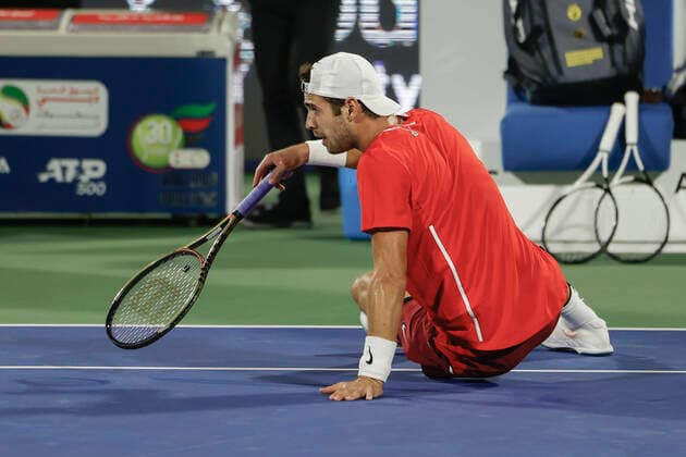 Karen Khachanov crashed to the ground, fall Tennis Dubai Duty Free Tennis Championships ATP Dubai Duty Free Tennis Stadium Dubai United Arab Emirates 23 February 2022 Copyright: xJuergenxHasenkopfx