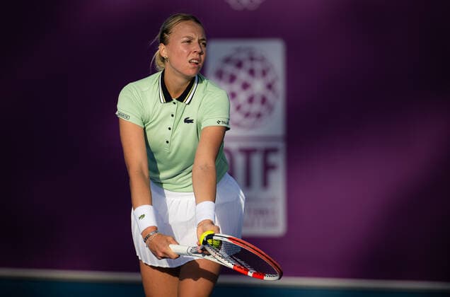 February 23, 2022, DOHA, QATAR: Anett Kontaveit of Estonia in action during the third round of the 2022 Qatar TotalEnergies Open 2022 WTA, Tennis Damen 1000 tennis tournament against Elise Mertens of Belgium DOHA QATAR - ZUMAa181 20220223_zaa_a181_027 Copyright: xRobxPrangex