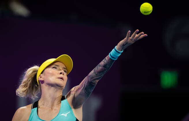 February 23, 2022, DOHA, QATAR: Tereza Martincova of the Czech Republic in action during the third round of the 2022 Qatar TotalEnergies Open 2022 WTA, Tennis Damen 1000 tennis tournament against Ons Jabeur of Tunisia DOHA QATAR - ZUMAa181 20220223_zaa_a181_036 Copyright: xRobxPrangex