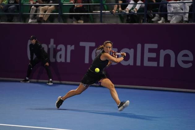 Doha, 23.02.2022 TENNIS WOMEN TOURNAMENT WTA, Tennis Damen 1000 DOHA QATAR TOTAL ENERGIES OPEN NZ Iga Swiatek, Daria Kasatkina FOT. Dominik Buszek 400mm NEWSPIX.PL --- Newspix.pl  buszek_220222_22