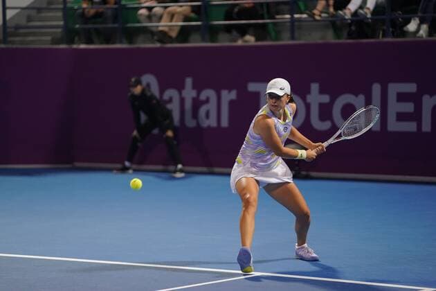 Doha, 23.02.2022 TENNIS WOMEN TOURNAMENT WTA, Tennis Damen 1000 DOHA QATAR TOTAL ENERGIES OPEN NZ Iga Swiatek, Daria Kasatkina FOT. Dominik Buszek 400mm NEWSPIX.PL --- Newspix.pl  buszek_220222_25