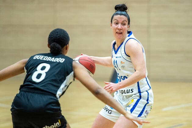 Halle, Germany 23 February 2022 1 BBL women 2021 2022 Gisa Lions SV Halle vs SNP BasCats USC Heidelberg v li in duel Sanata Lea Ouedraogo Heidelberg and Simpson Halle SWH arena Sachsen Anhalt Copyright: xFotostandx xxBallaschx