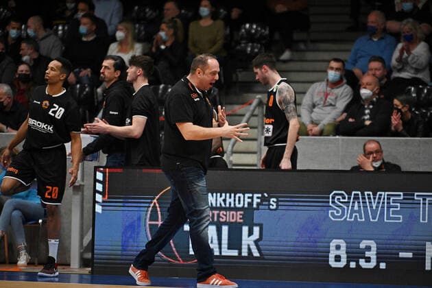 Alen Velcic coach of Wiha Panthers angry with his team and emotional Phoenix Hagen vs Wiha Panthers, 2 Bundesliga, 2022 season, Wednesday 23 02 2022 Hagen Copyright: xEibner-Pressfoto xAaronxBowserx Wiha_ABR