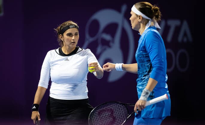 February 23, 2022, DOHA, QATAR: Sania Mirza of India & Lucie Hradecka of the Czech Republic in action during the doubles quarter-final of the 2022 Qatar TotalEnergies Open 2022 WTA, Tennis Damen 1000 tennis tournament DOHA QATAR - ZUMAa181 20220223_zaa_a181_208 Copyright: xRobxPrangex