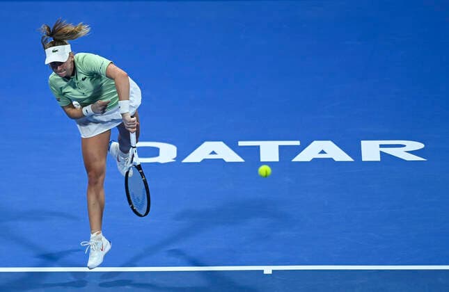 (220224) -- DOHA, Feb. 24, 2022 -- Jil Teichmann of Switzerland serves during the round of 16 match of WTA, Tennis Damen Qatar Open tennis tournament between Jil Teichmann of Switzerland and Aryna Sabalenka of Belarus at the Khalifa International Tennis Complex in Doha, capital of Qatar, Feb. 23, 2022. (Photo by Xinhua) (SP)QATAR-DOHA-TENNIS-QATAR OPEN-ROUND OF 16 Nikku 