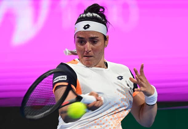 (220224) -- DOHA, Feb. 24, 2022 -- Ons Jabeur of Tunisia hits a return during the round of 16 match of WTA, Tennis Damen Qatar Open tennis tournament between Ons Jabeur of Tunisia and Tereza Martincova of the Czech Republic at the Khalifa International Tennis Complex in Doha, capital of Qatar, Feb. 23, 2022. (Photo by Xinhua) (SP)QATAR-DOHA-TENNIS-QATAR OPEN-ROUND OF 16 Nikku 