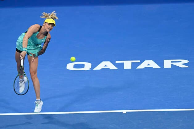 (220224) -- DOHA, Feb. 24, 2022 -- Tereza Martincova of the Czech Republic serves during the round of 16 match of WTA, Tennis Damen Qatar Open tennis tournament between Ons Jabeur of Tunisia and Tereza Martincova of the Czech Republic at the Khalifa International Tennis Complex in Doha, capital of Qatar, Feb. 23, 2022. (Photo by Xinhua) (SP)QATAR-DOHA-TENNIS-QATAR OPEN-ROUND OF 16 Nikku 