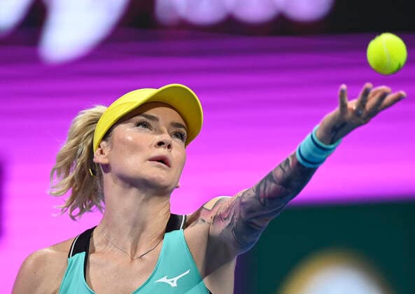 (220224) -- DOHA, Feb. 24, 2022 -- Tereza Martincova of the Czech Republic serves during the round of 16 match of WTA, Tennis Damen Qatar Open tennis tournament between Ons Jabeur of Tunisia and Tereza Martincova of the Czech Republic at the Khalifa International Tennis Complex in Doha, capital of Qatar, Feb. 23, 2022. (Photo by Xinhua) (SP)QATAR-DOHA-TENNIS-QATAR OPEN-ROUND OF 16 Nikku 