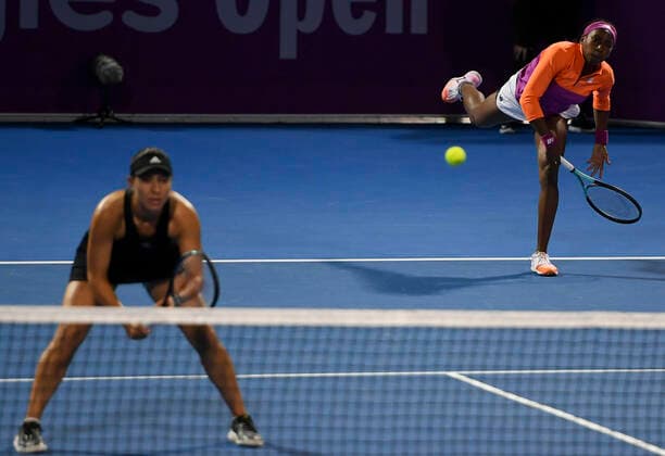 (220224) -- DOHA, Feb. 24, 2022 -- Cori Gauff (R) and Jessica Pegula of United States compete during the doubles quarterfinal of WTA, Tennis Damen Qatar Open tennis tournament match between Zhang Shuai of China Ena Shibahara of Japan and Cori Gauff Jessica Pegula of the United States at the Khalifa International Tennis Complex in Doha, capital of Qatar, Feb.23, 2022. (Photo by Xinhua) (SP)QATAR-DOHA-TENNIS-QATAR OPEN-DOUBLES QUARTERFINAL Nikku 