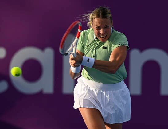 (220224) -- DOHA, Feb. 24, 2022 -- Anett Kontaveit of Estonia hits a return during the round of 16 match of WTA, Tennis Damen Qatar Open tennis tournament between Elise Mertens of Belgium and Anett Kontaveit of Estonia at the Khalifa International Tennis Complex in Doha, capital of Qatar, Feb. 23, 2022. (Photo by Xinhua) (SP)QATAR-DOHA-TENNIS-QATAR OPEN-ROUND OF 16 Nikku 