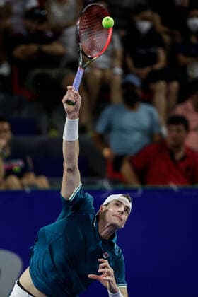 (220224) -- ACAPULCO, Feb. 24, 2022 -- John Isner of the United States serves during the men s singles round of 16 match between Cameron Norrie of Great Britain and John Isner of the United States at the 2022 ATP, Tennis Herren Mexican Open tennis tournament in Acapulco, Mexico, Feb. 23, 2022. (Photo by Xinhua) (SP)MEXICO-ACAPULCO-TENNIS-ATP-MEXICAN OPEN-ROUND OF 16 FranciscoxCanedo 