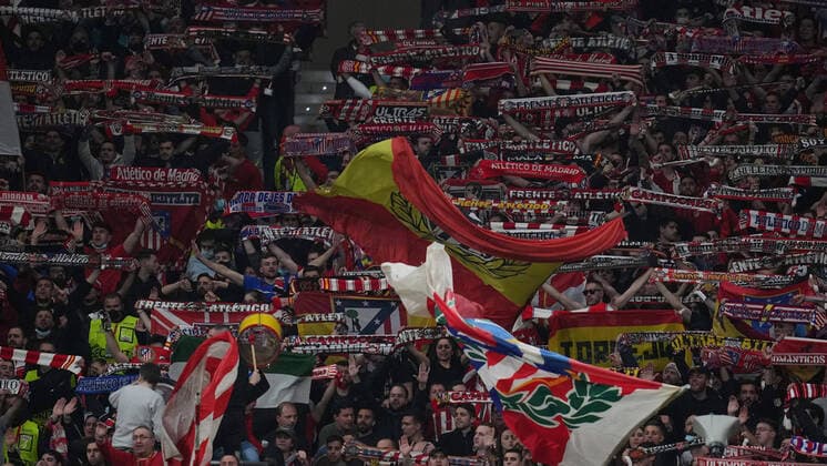 ESP: Atletico de Madrid Manchester United, ManU La Liga Santander Atletico de Madrid fan with scarves on the stands during the UEFA Champions League match, round of 16 between Atletico de Madrid and Manchester United played at Wanda Metropolitano Stadium on February 23, 2022 in Madrid, Spain. (Colas Buera Magma Pressinphoto) kpng Copyright: xPressinphotox PS_220223_741