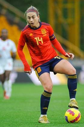 Wolverhampton, England, February Alexia Putellas (14 Spain) on the ball during the Arnold Clark Cup football match between Spain & Canada at Molineux Stadium in Wolverhampton, England. Karl W Newton SPP Spain v Canada - Arnold Clark Cup - Molineux stadium 